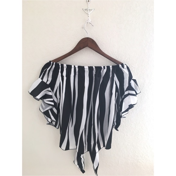 NEW! 🖤 "Dahlia" Off the Shoulder Striped Blouse - Picture 4 of 8